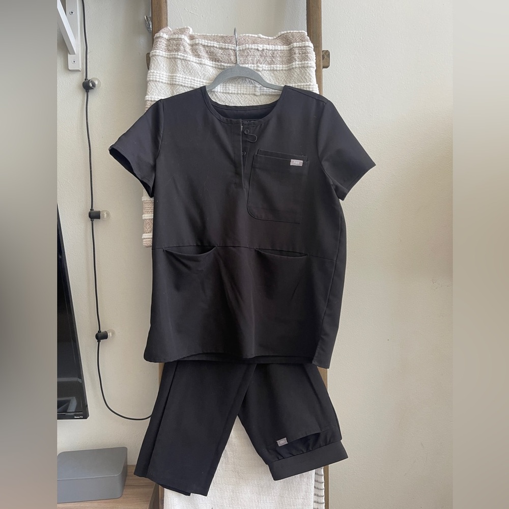 FIGS LIMITED STYLE SCRUB
